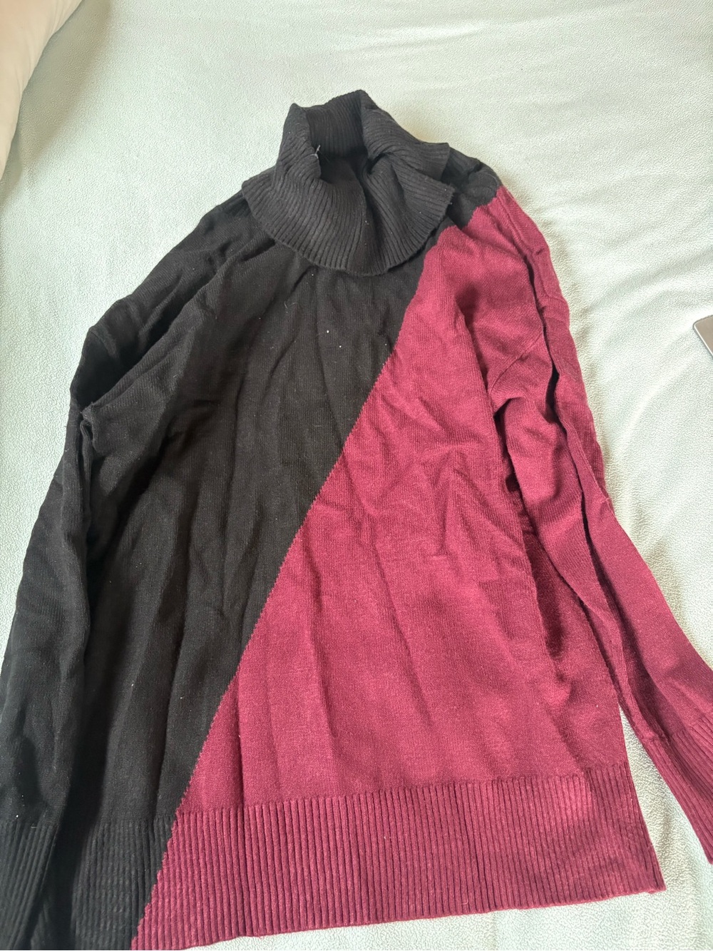 Ellen Tracy Black and Burgundy Diagonal Colorblock Turtleneck Sweater